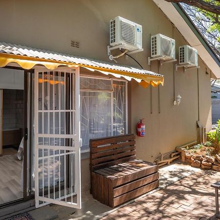 Cosy Cottages Guesthouse Potchefstroom Bagian luar foto