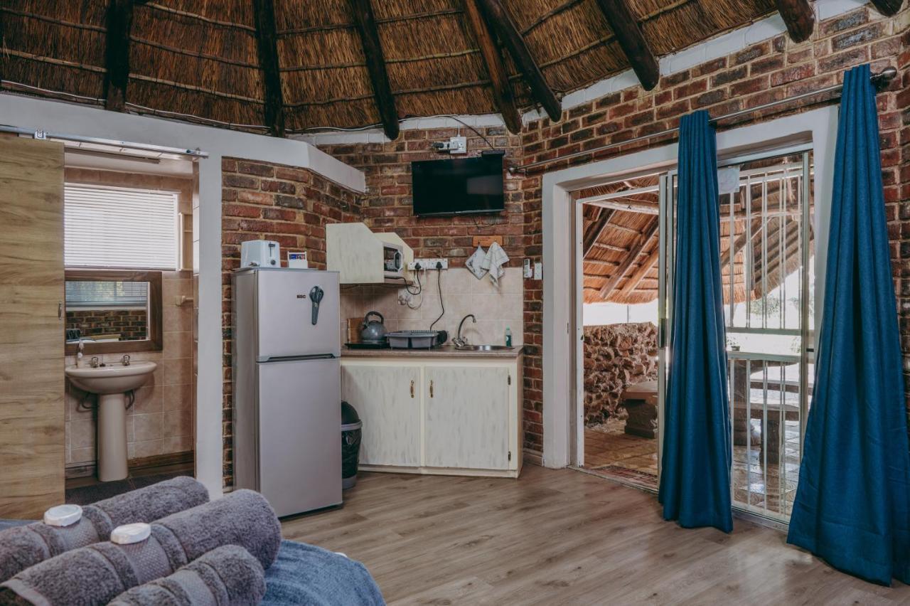 Cosy Cottages Guesthouse Potchefstroom Bagian luar foto