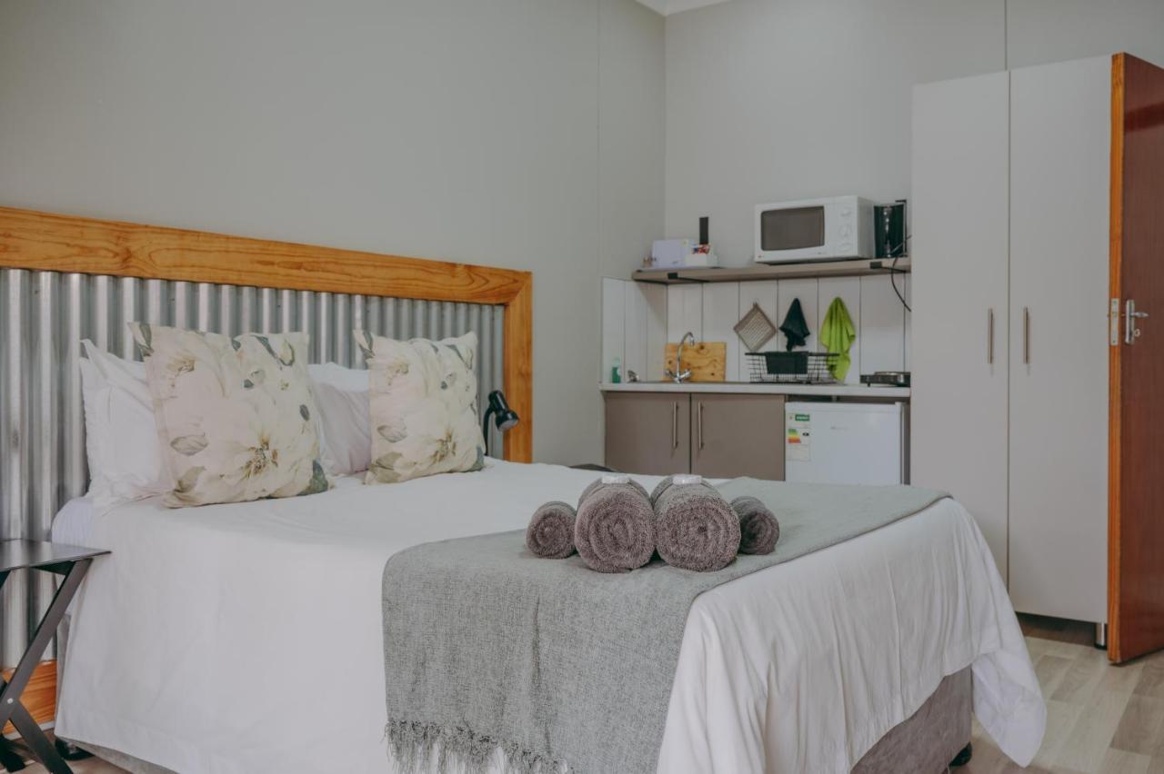 Cosy Cottages Guesthouse Potchefstroom Bagian luar foto