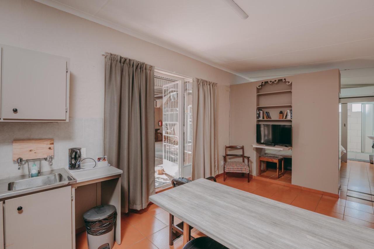 Cosy Cottages Guesthouse Potchefstroom Bagian luar foto