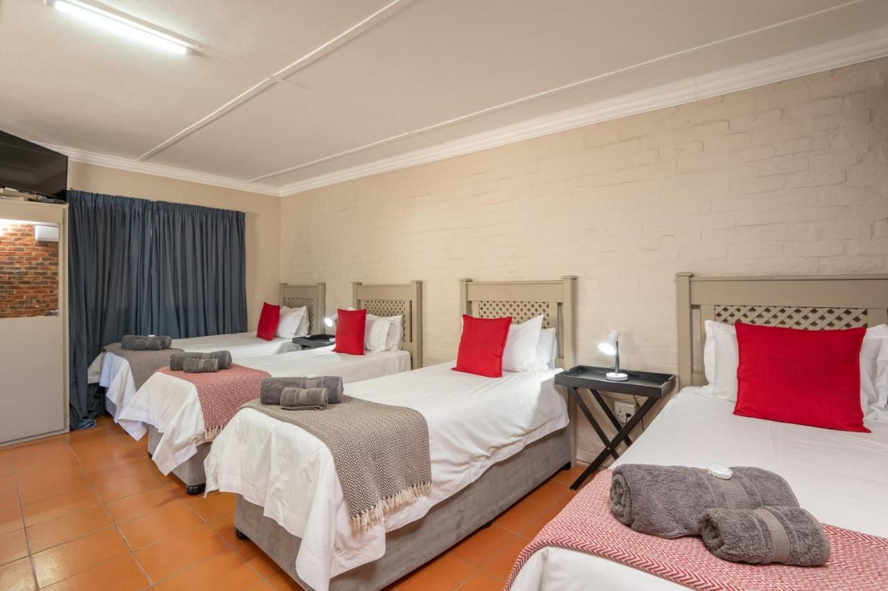Cosy Cottages Guesthouse Potchefstroom Bagian luar foto