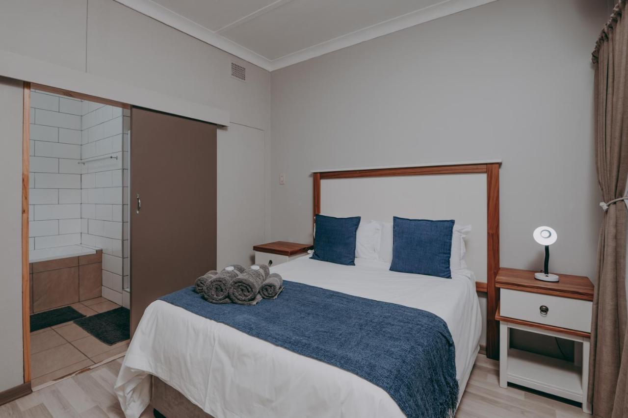 Cosy Cottages Guesthouse Potchefstroom Bagian luar foto