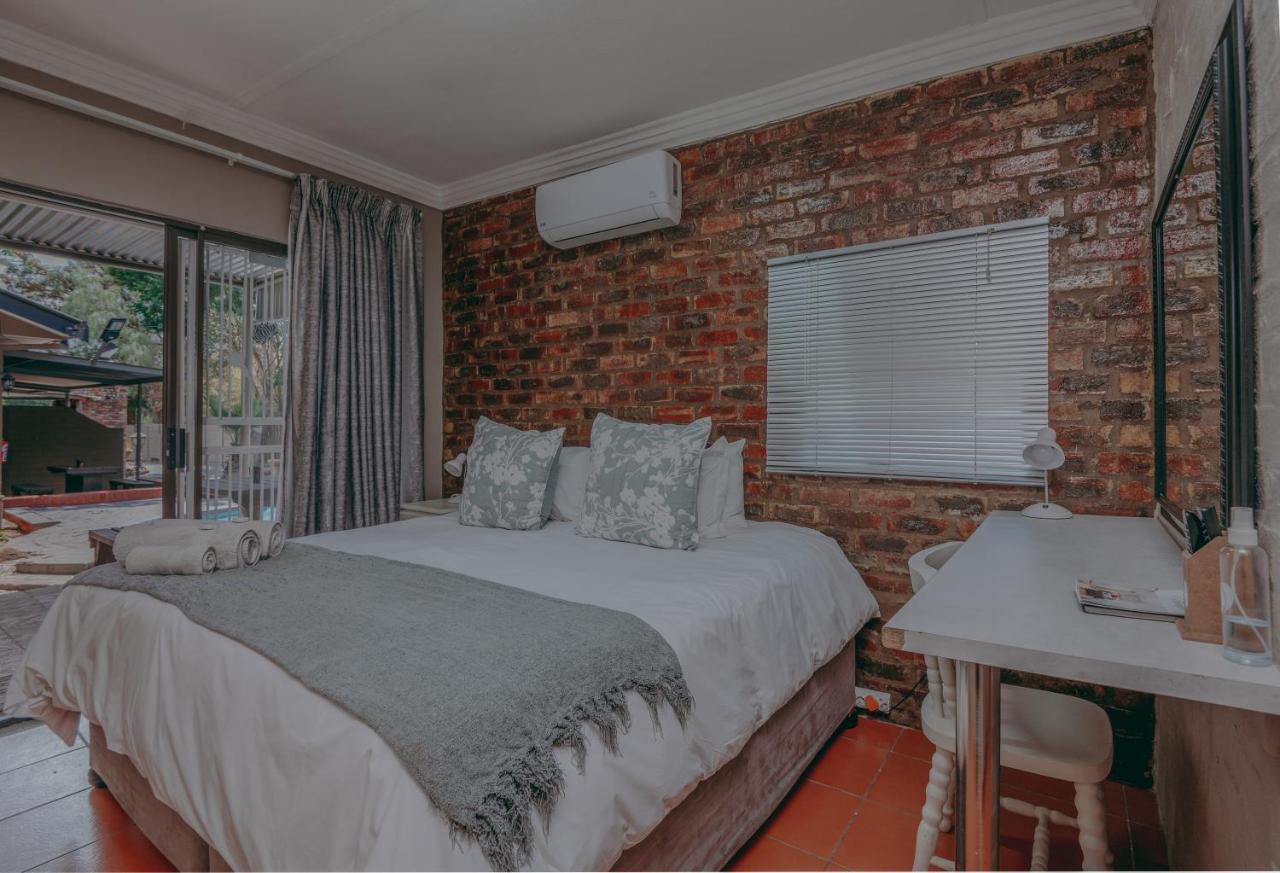 Cosy Cottages Guesthouse Potchefstroom Bagian luar foto