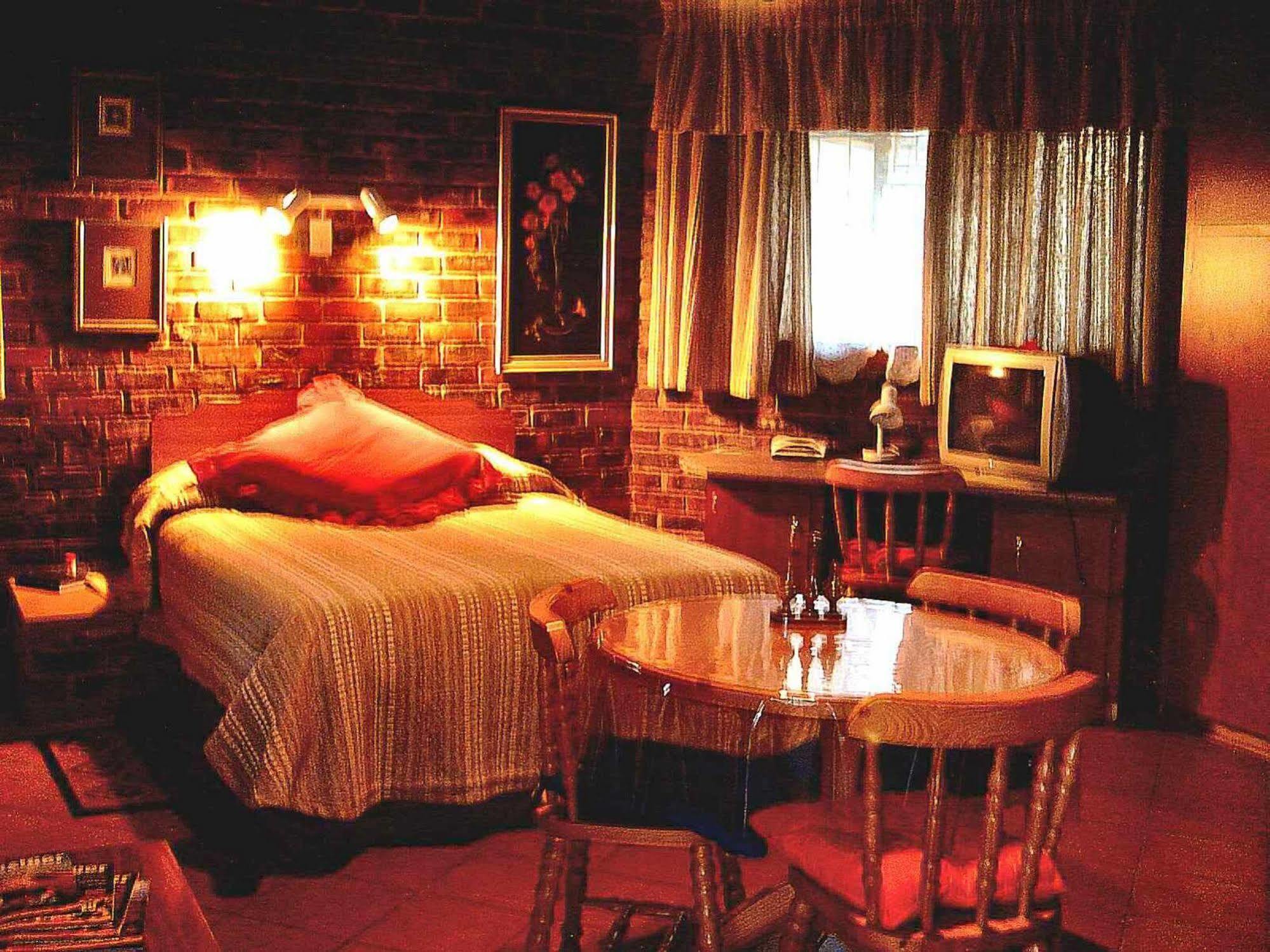 Cosy Cottages Guesthouse Potchefstroom Bagian luar foto