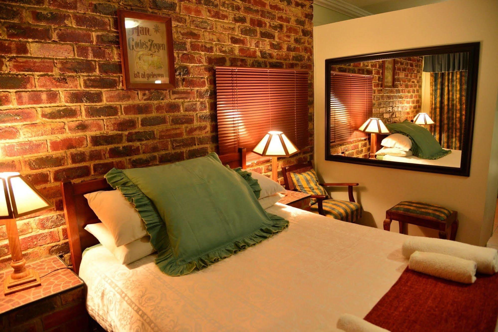 Cosy Cottages Guesthouse Potchefstroom Bagian luar foto