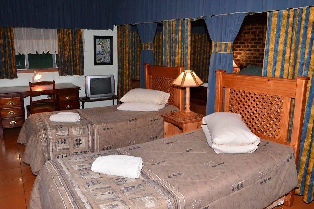 Cosy Cottages Guesthouse Potchefstroom Bagian luar foto